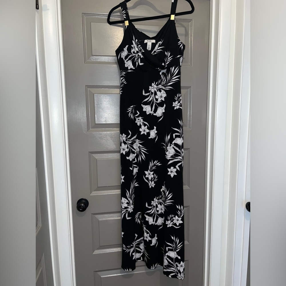 White House Black Market Black and White Floral Dress
